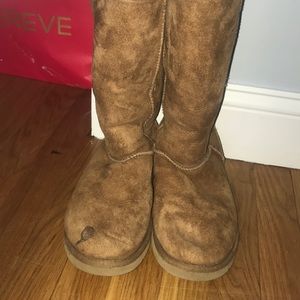 Chestnut Ugg’s. Size 8